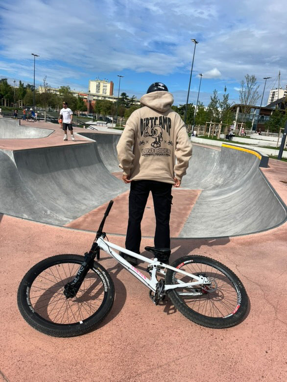Pull unisexe DCJ 2025